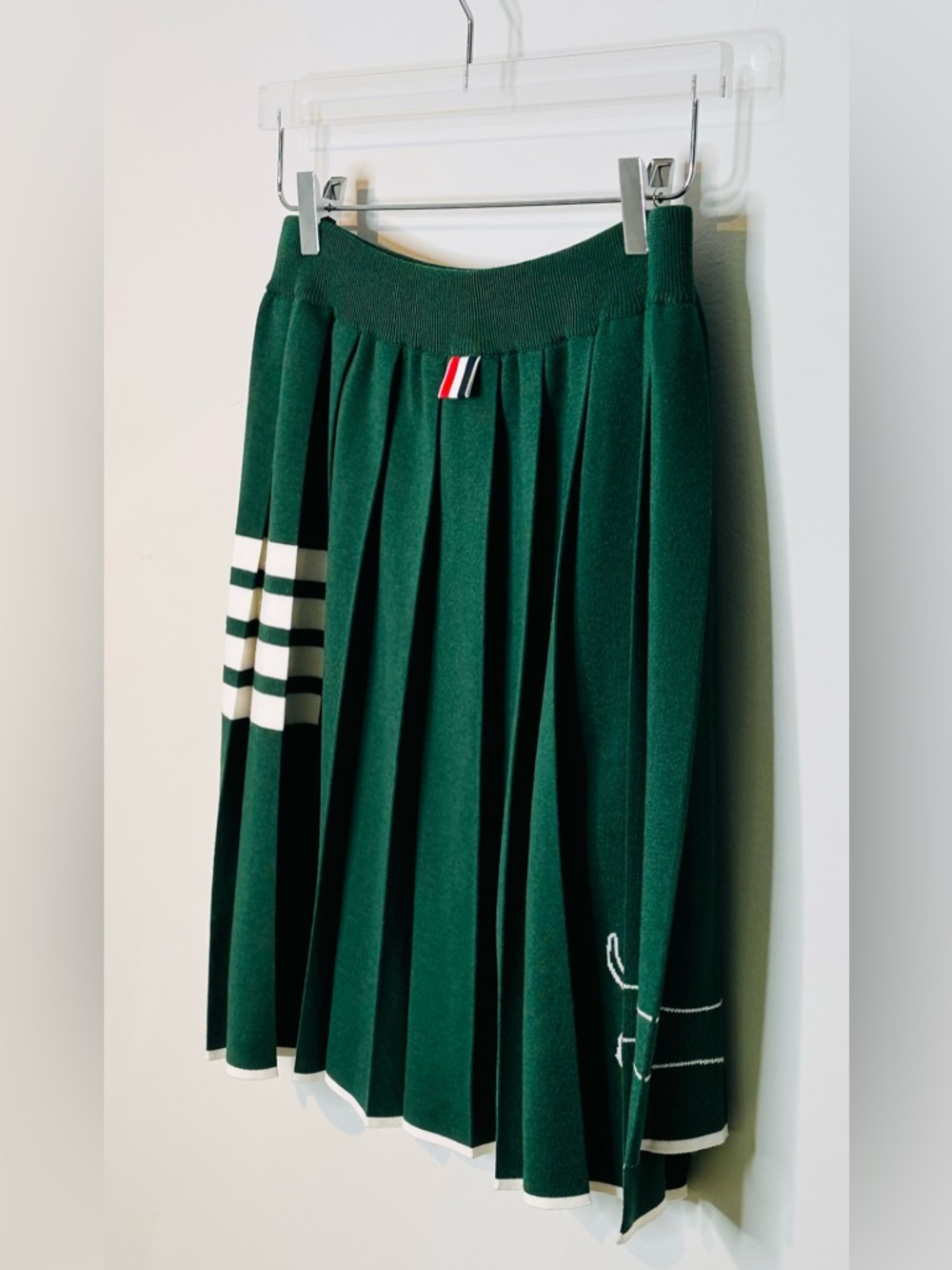Thom Browne Green Wool Pleated Mini Skirt With 4-Bar Dog Hector Motifs - Picture 9 of 16